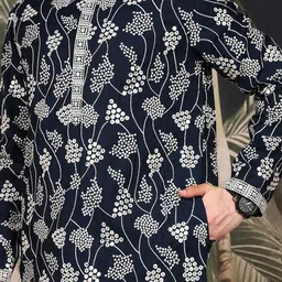 Sangria Men Classic Sequinned Mandarin Collar Kurta image 5