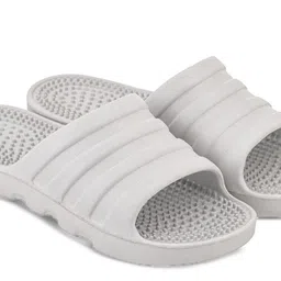 Feel alive Men Pack of 3 Solid Lightweight Flip Flops image 2