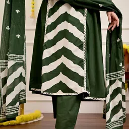 HARIYALI Women Printed Regular Thread Work Pure Cotton Kurta with Trousers & With Dupatta image 3