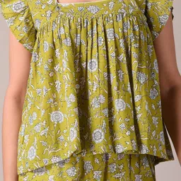 kannahi Women Top & Shorts Set Green Printed image 4