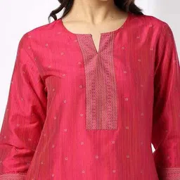 avaasa mix n' match Women Printed Kurta with Pants image 4