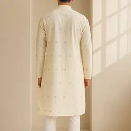 jugg jugg jeeyo Men Self Design Silk Blend Straight Kurta image 3