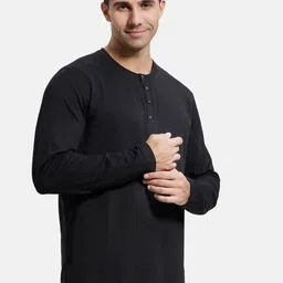 Jockey Men Henley Neck T-shirt image 4