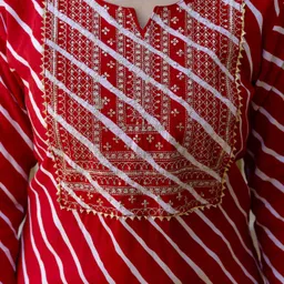 surhi Women Embroidered Viscose Rayon Straight Kurta image 4