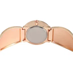 HAUTE SAUCE by Campus Sutra Women Bracelet Style Straps Analogue Watch SS23_HSWC1084 image 2