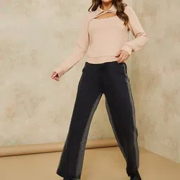 Styli Spread Collar Cut Out Detail Top image 3