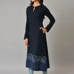 W Keyhole Neck Floral Embroidered A-Line Acrylic Kurta image 4