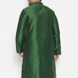 VASTRAMAY Plus Size Men Green Solid Kurta image 5