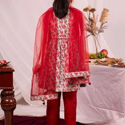 VASTRAMAY Girls Floral Printed Sequinned Pure Cotton Anarkali Kurta With Trouser & Dupatta image 5