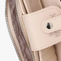 steve madden Women Bjeslin Bi-Fold Wallet image 4