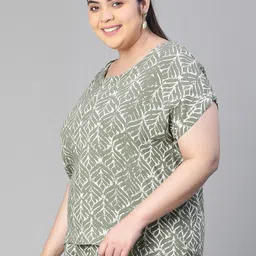 Oxolloxo Plus Size Floral Printed Extended Sleeves Styled Back Top image 2