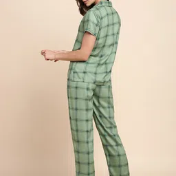 Van Heusen Checked Lapel Collar Night suit image 5