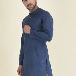 DEYANN Men Navy Blue Woven Design  Kurta image 2