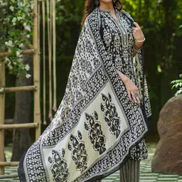 Rain & Rainbow Printed Gotta Patti Pure Cotton Straight Kurta With Trousers & Dupatta image 4