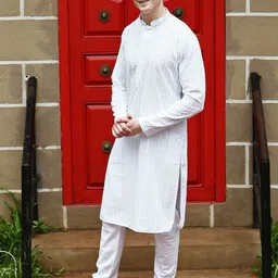 here&now x sanwara Sanwara Geometric Chikankari Embroidered Pure Cotton Kurta With Churidar image 4