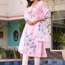 Label Khoj Floral Embroidered Thread Work Linen Kurta With Trousers & Dupatta image 4