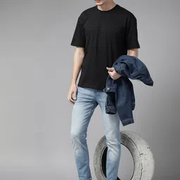 The Roadster Lifestyle Co Men Black Pure Cotton Solid Relaxed Fit T-shirt-image-99