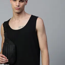 Huetrap Men Black Solid Round Neck Sleeveless T-shirt-picture-32