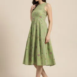 Shae by SASSAFRAS Women Green & Pink Printed Anarkali Kurta image 3