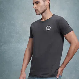 The Roadster Lifestyle Co. Men Solid T-shirt image 2
