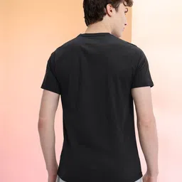 HRX by Hrithik Roshan Men Patch Pocket T-shirt image 5