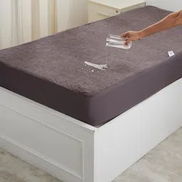 Amazon Brand - Solimo Water Resistant Polyester Mattress Protector, Single Bed Size (72x36 inch), Grey image 1