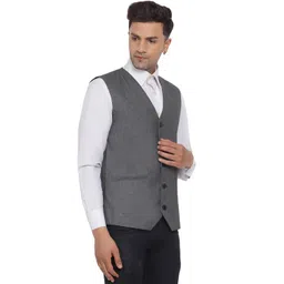 veera paridhaan Men's Slub Plain Waistcoat image 2