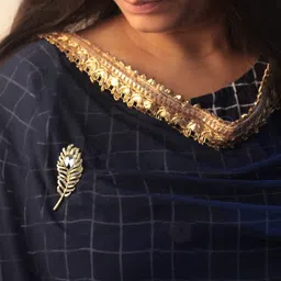 panjatan Bright Tail Feathers Stone Stud Brooch for Women and Girls for Saree, Dupatta, Suit and Hijab Pin. image 2