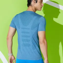 Amazon Brand - Symactive Men's Solid Regular Fit Seamless Sports T-Shirt image 2