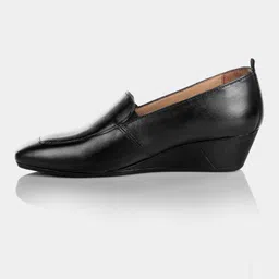 la marca Jesica Wedge Loafer Casual Footwear Suede Finish |Handcrafted and Genuine Leather |Casual Look |Wedge Loafer for Women - Cushioned Ortholite Footebd with Flexible TPR image 2