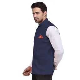 qtsy Men's Solid Waistcoat image 4