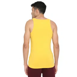 underjeans Men's Solid Regular Fit Vest image 4