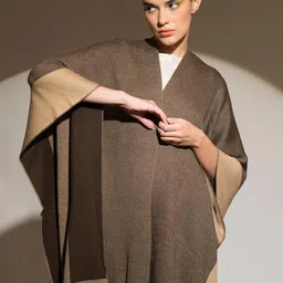 khaleej Women Snowflake Obsidian Diamond Weave Cape image 2