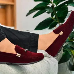 chilwell Velvet Loafer Light Weight Maroon Color Loafer Shoes for Men Stylish Shoes for All Seasons. image 2