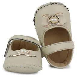 neska moda 6 To 12 Months Baby Girls Synthetic Leather self design Baby Sandal Booties image 5