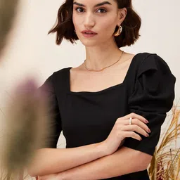 amazon brand - eden & ivy Women's Crepe Square Neck Puff Sleeve Regular Fit Peplum Knit Top image 4