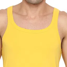 underjeans Men's Solid Regular Fit Vest image 5