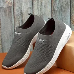 asian Men Pull On Walking Shoes image 3