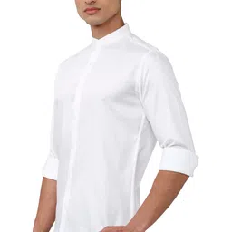 van heusen Men's Solid Slim Fit Shirt image 2