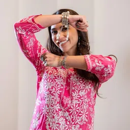 gosriki Women's Cotton Blend Chikankari Embroidered Straight Kurta Set image 5
