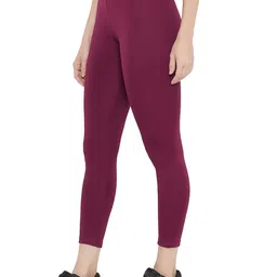 clovia Women's Activewear Ankle Length Tights image 3