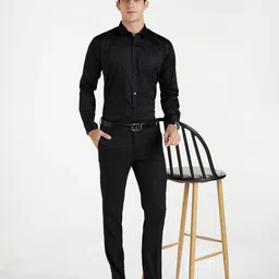 van heusen Men's Solid Slim Fit Shirt image 2