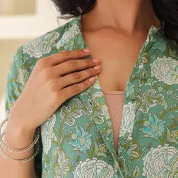 janasya Women's Sage Green Pure Cotton Floral Printed A-line Maternity Kurta image 2