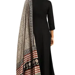 janasya Women's Black Rayon Kurta With Dupatta image 4