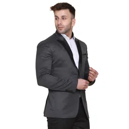 tahvo Men's Tuxedo with Hanky image 3
