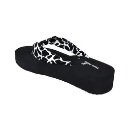 time jump Women's Platform Flip Flops with Leopard Print Straps, Black Base image 3