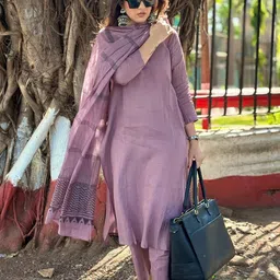 anni designer Women's Rayon Blend Solid Straight Kurta with Pant & Dupatta image 2