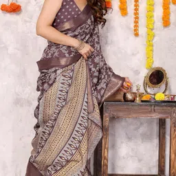 mirchi fashion Women's Silk Blend Floral Printed Saree with Blouse Piece image 2