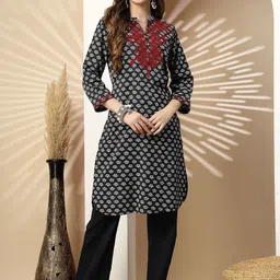 Nayam By Lakshita Floral Printed Thread Work Pure Cotton Straight Kurta With Trousers-picture-33