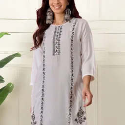 MS.MATWALI Ethnic Motifs Embroidered Thread Work Pure Crepe Thread Work Kurti-picture-29
